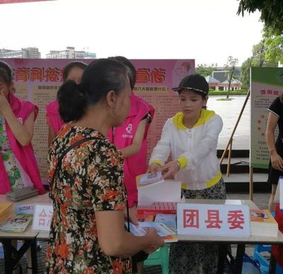鄉(xiāng)鎮(zhèn)送健康 服務暖人心——團縣委開展“5.29會員活動日”計生宣傳服務活動
